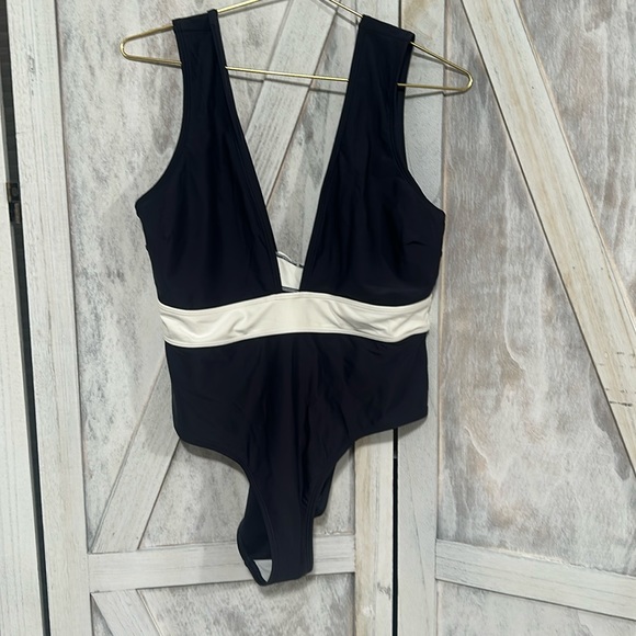 Bathing suit - Picture 2 of 4